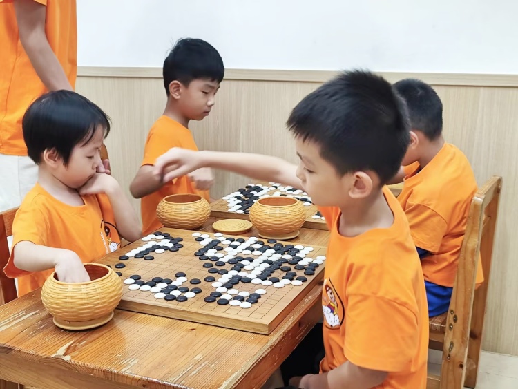 在棋盘上，执掌风云变化的小棋手_副本.jpg