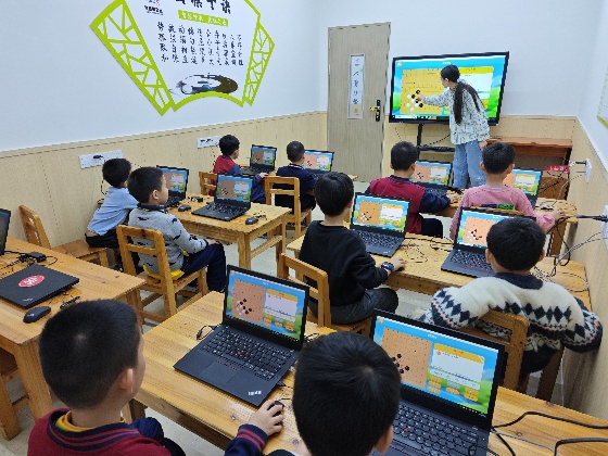 5、一起来看看我们在多媒体课室上课的小棋手们的上课表现吧_副本.jpg