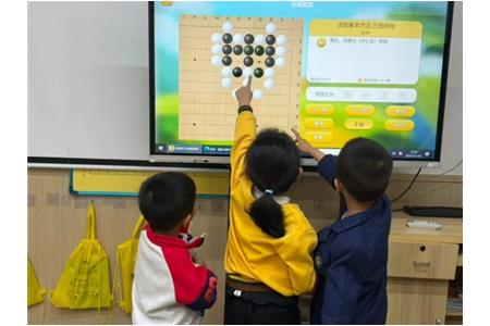 星光下的棋盘：为什么明星育儿，都偏爱这盘黑白棋？